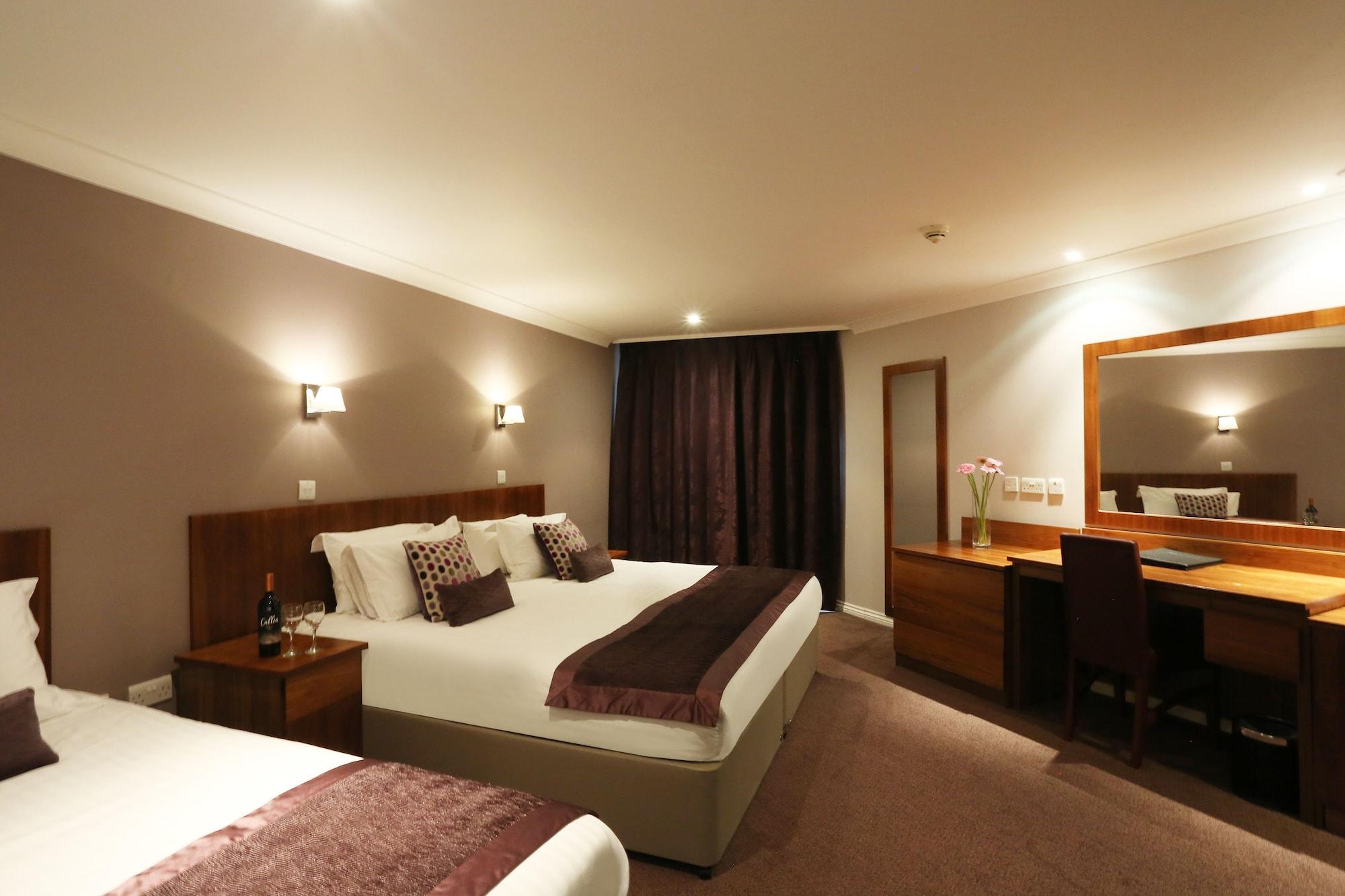 โรงแรมสโต๊คบายเนย์แลนด์กอล์ฟแอนด์สปา Leavenheath ภายนอก รูปภาพ