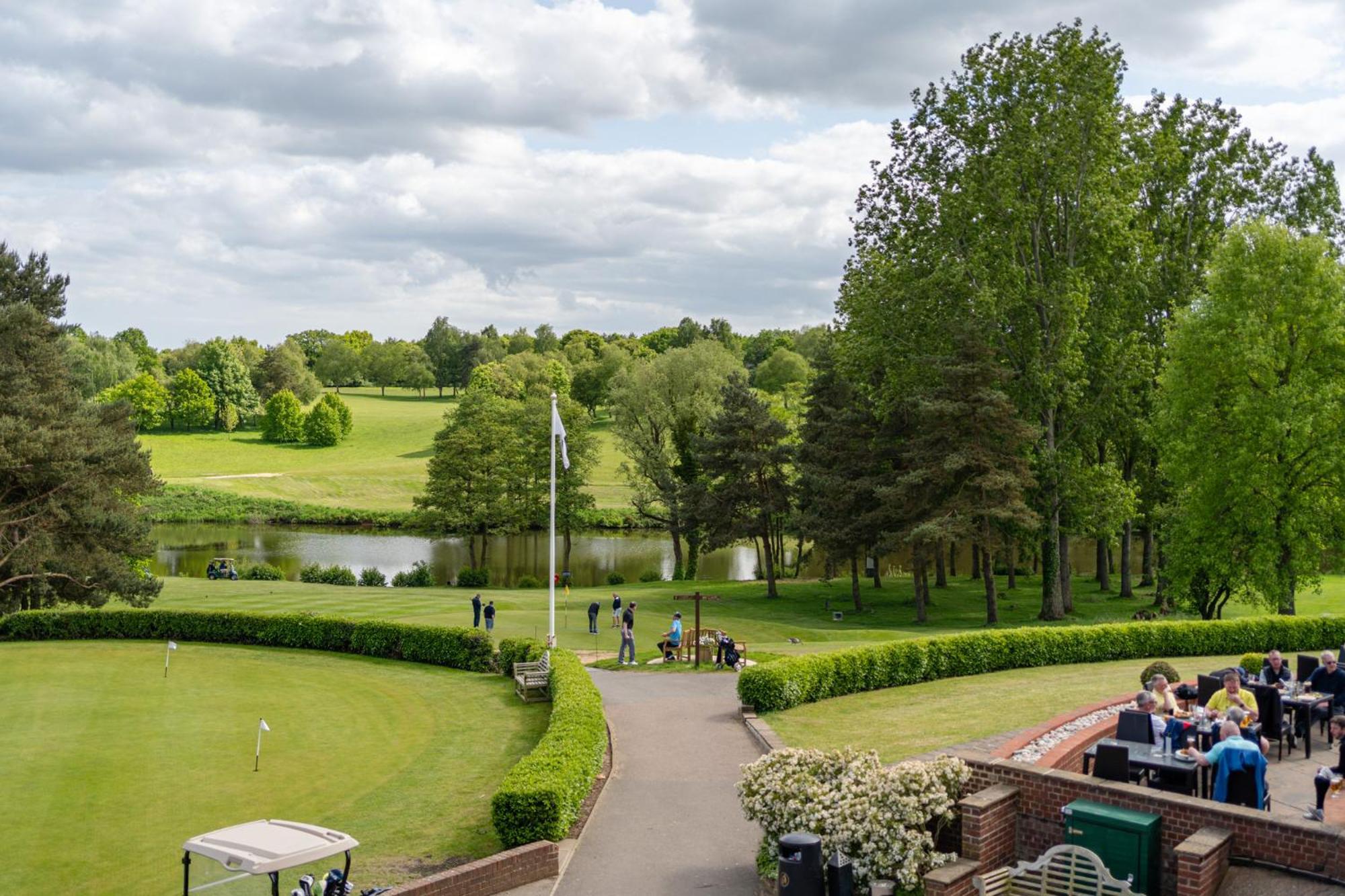 โรงแรมสโต๊คบายเนย์แลนด์กอล์ฟแอนด์สปา Leavenheath ภายนอก รูปภาพ