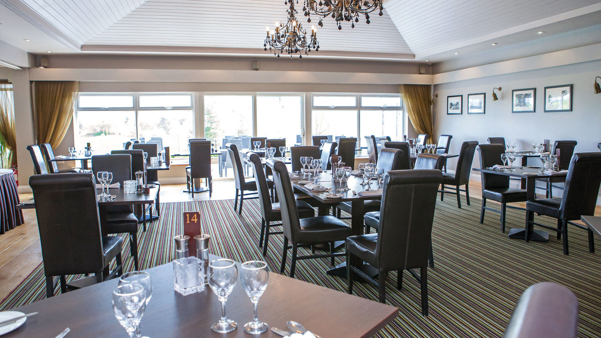 โรงแรมสโต๊คบายเนย์แลนด์กอล์ฟแอนด์สปา Leavenheath ร้านอาหาร รูปภาพ