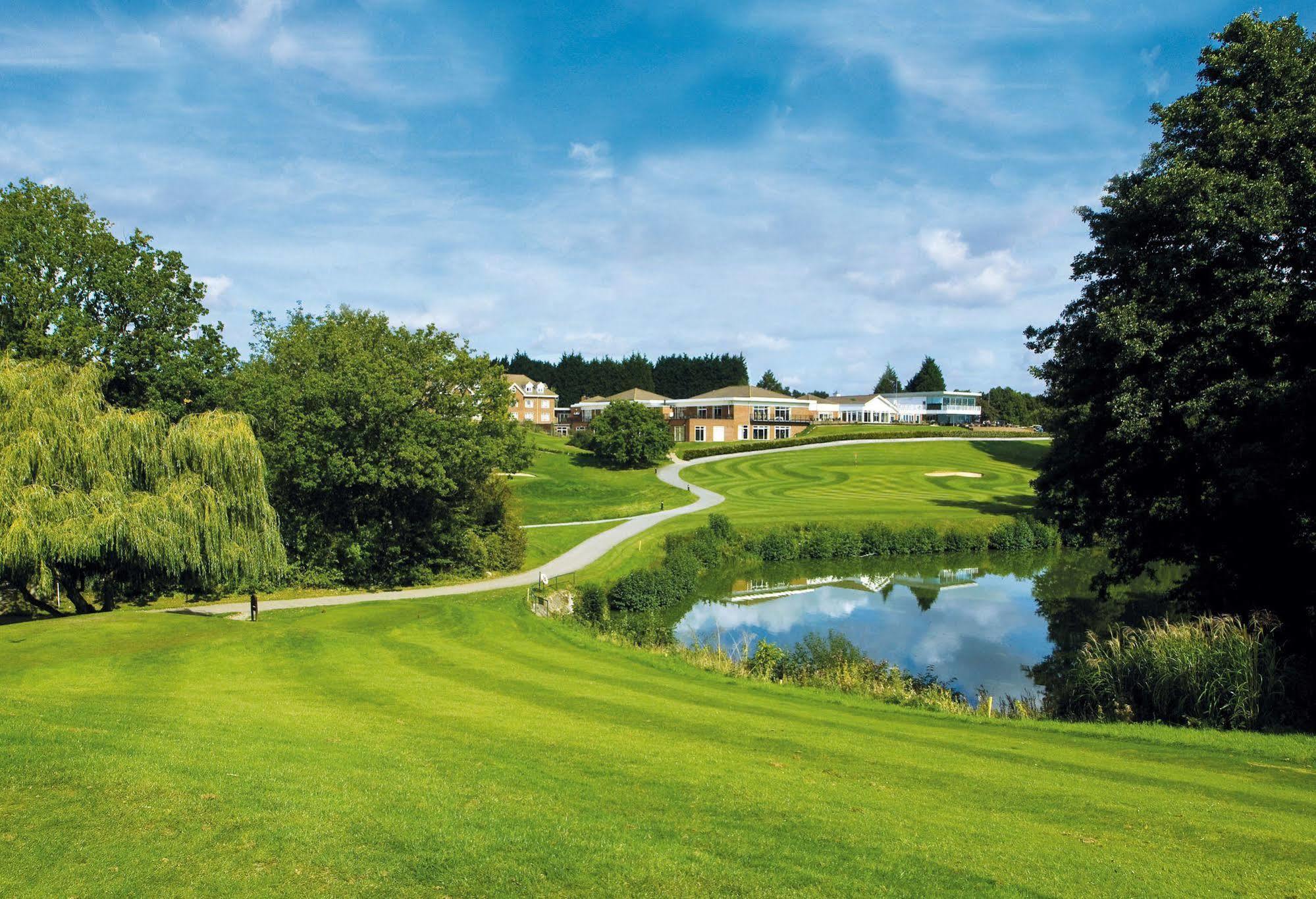 โรงแรมสโต๊คบายเนย์แลนด์กอล์ฟแอนด์สปา Leavenheath ภายนอก รูปภาพ