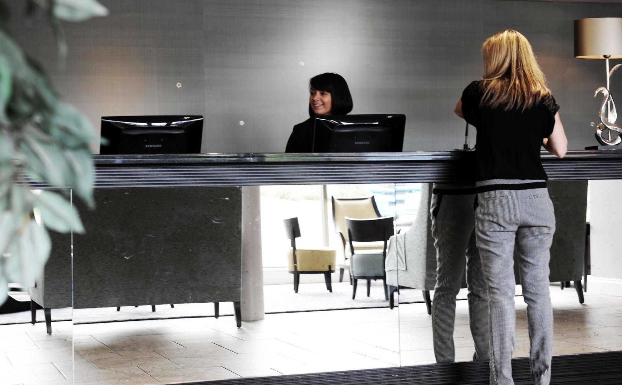 โรงแรมสโต๊คบายเนย์แลนด์กอล์ฟแอนด์สปา Leavenheath ภายนอก รูปภาพ